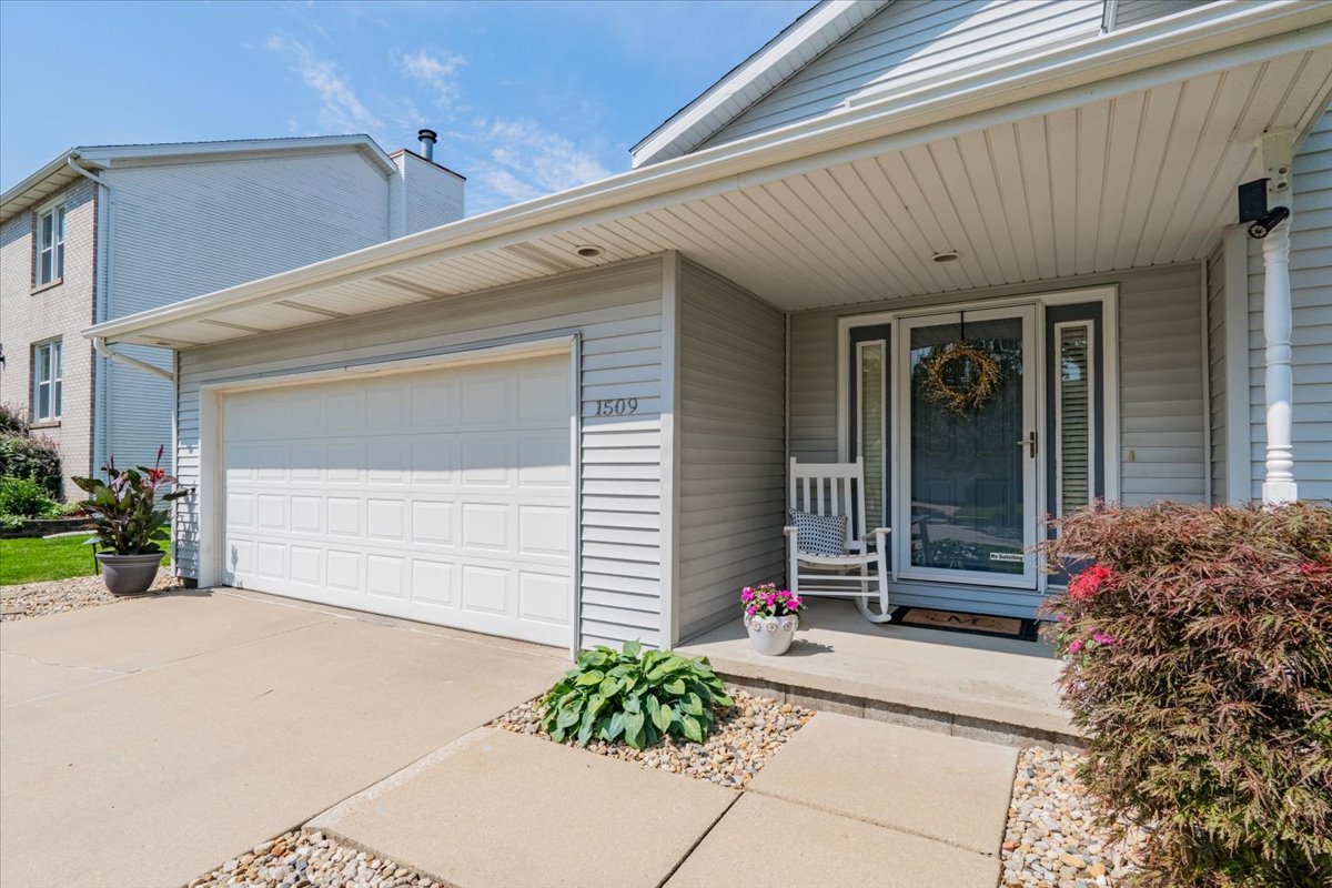 1509 Beckenham Drive, Bloomington, IL 61704