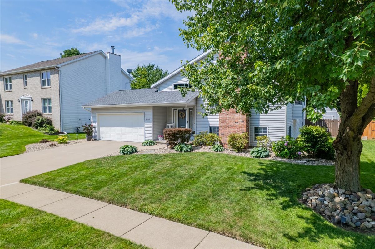 1509 Beckenham Drive, Bloomington, IL 61704