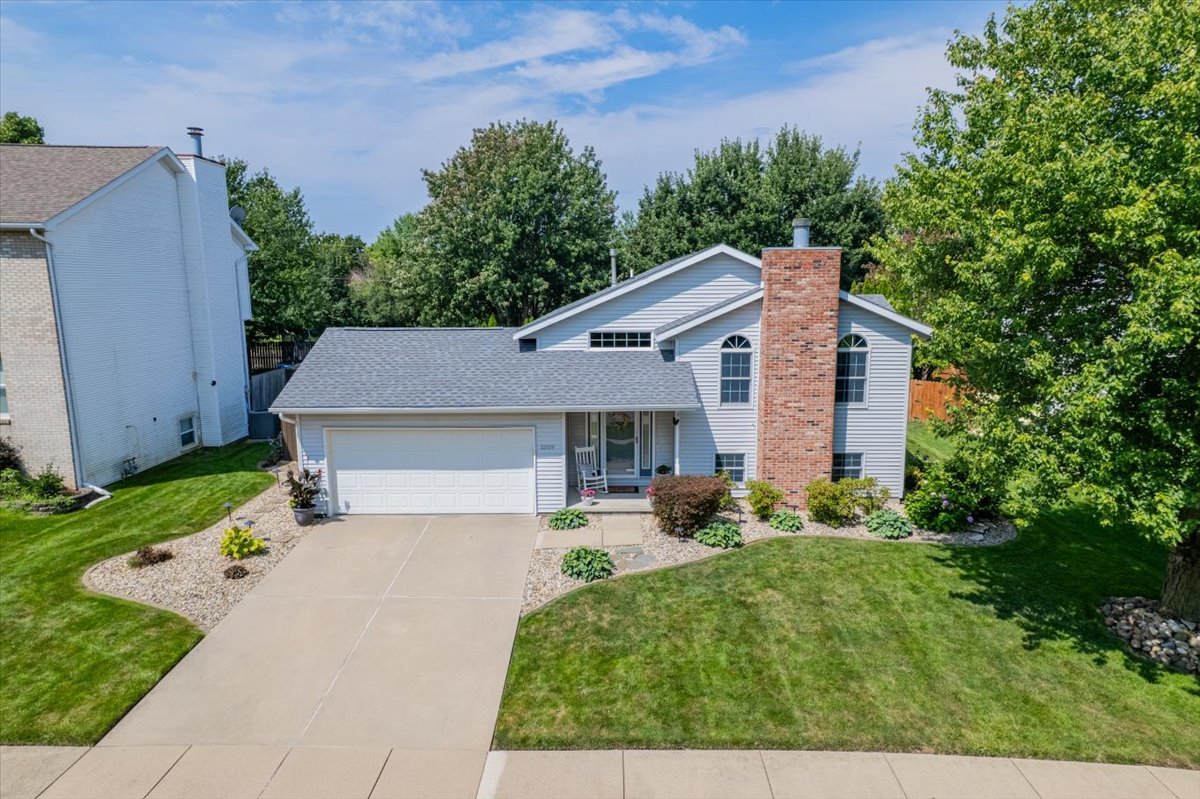 1509 Beckenham Drive, Bloomington, IL 61704