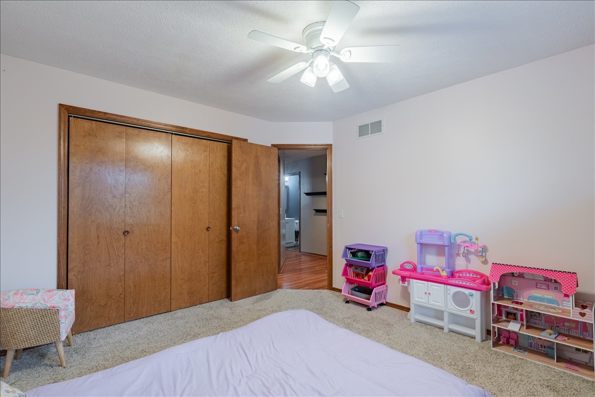 1509 Beckenham Drive, Bloomington, IL 61704