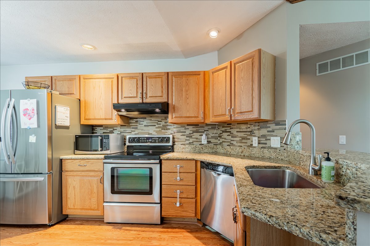 1509 Beckenham Drive, Bloomington, IL 61704