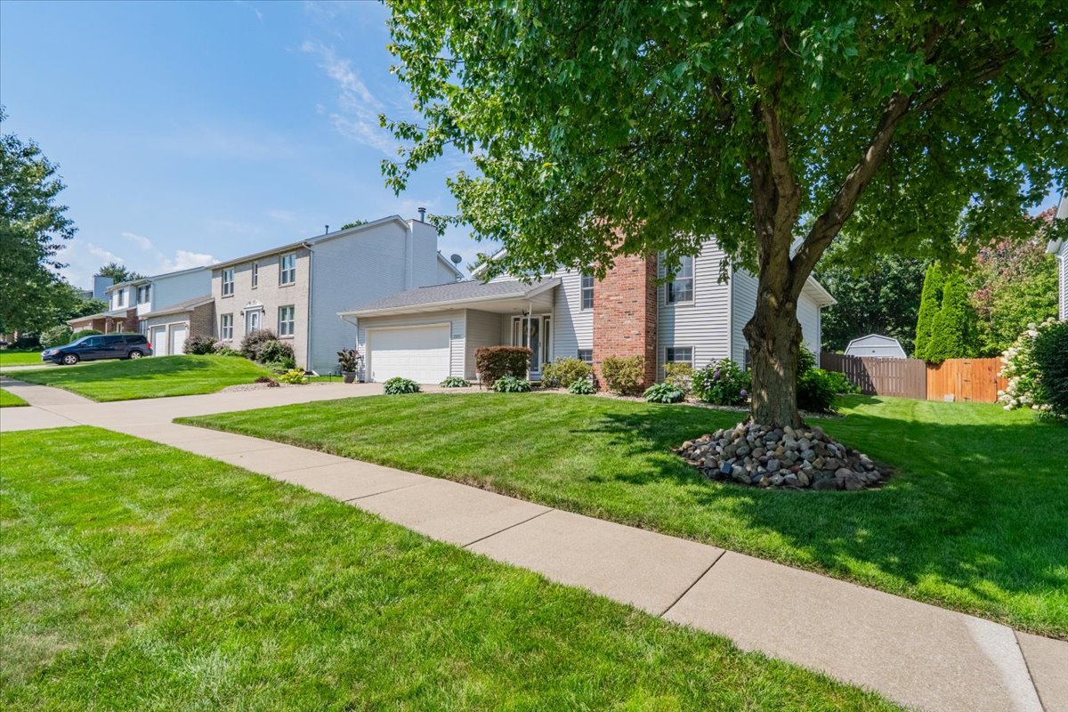 1509 Beckenham Drive, Bloomington, IL 61704