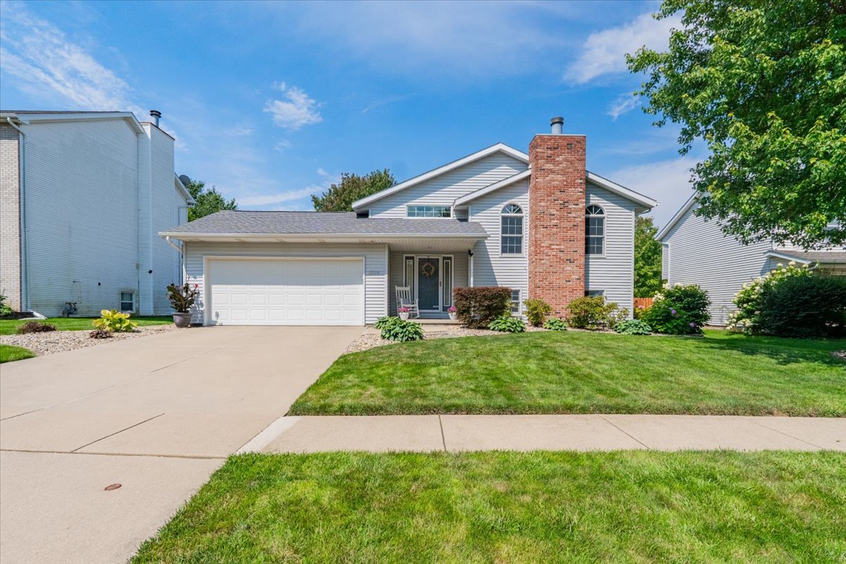 1509 Beckenham Drive, Bloomington, IL 61704