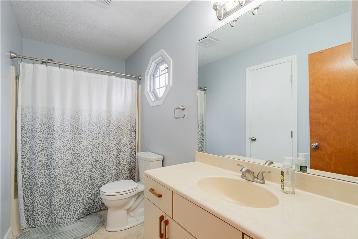 1509 Beckenham Drive, Bloomington, IL 61704