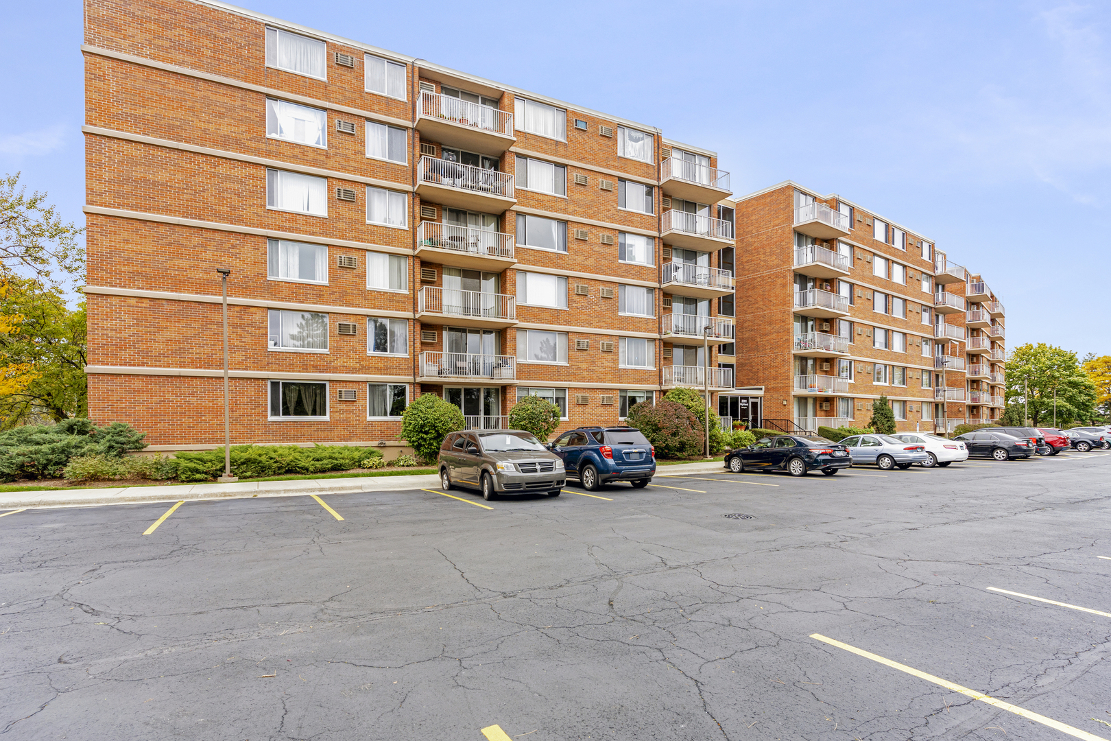 2201 S Highland Avenue #4M, Lombard, IL 60148