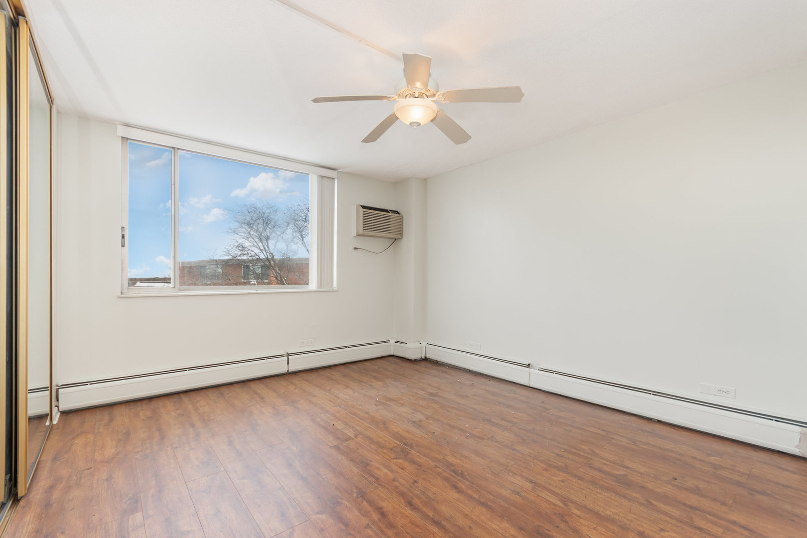 2201 S Highland Avenue #4M, Lombard, IL 60148