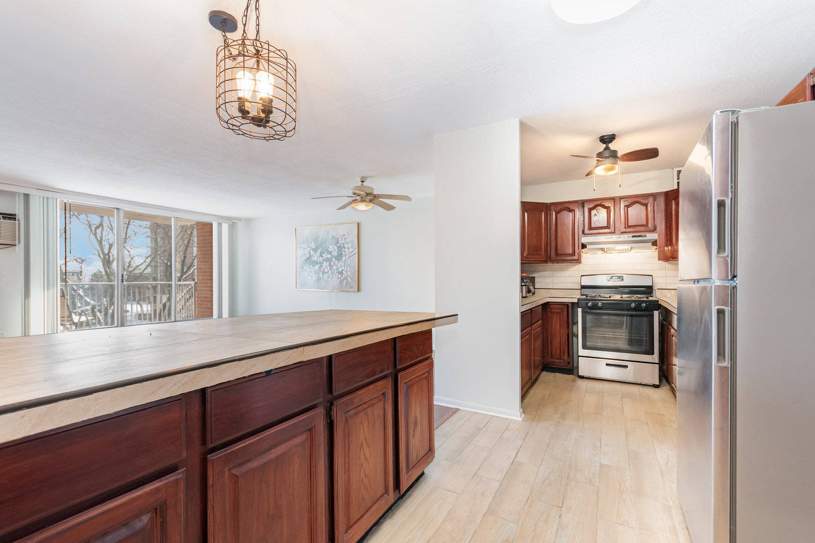 2201 S Highland Avenue #4M, Lombard, IL 60148