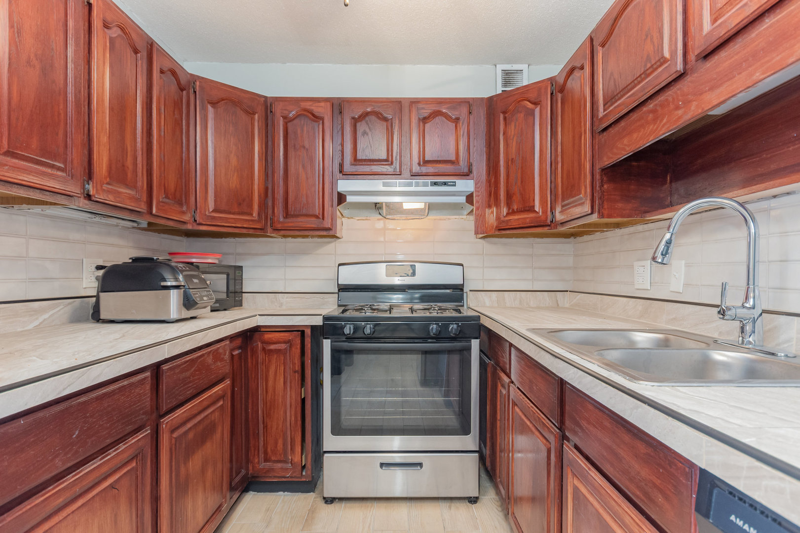 2201 S Highland Avenue #4M, Lombard, IL 60148