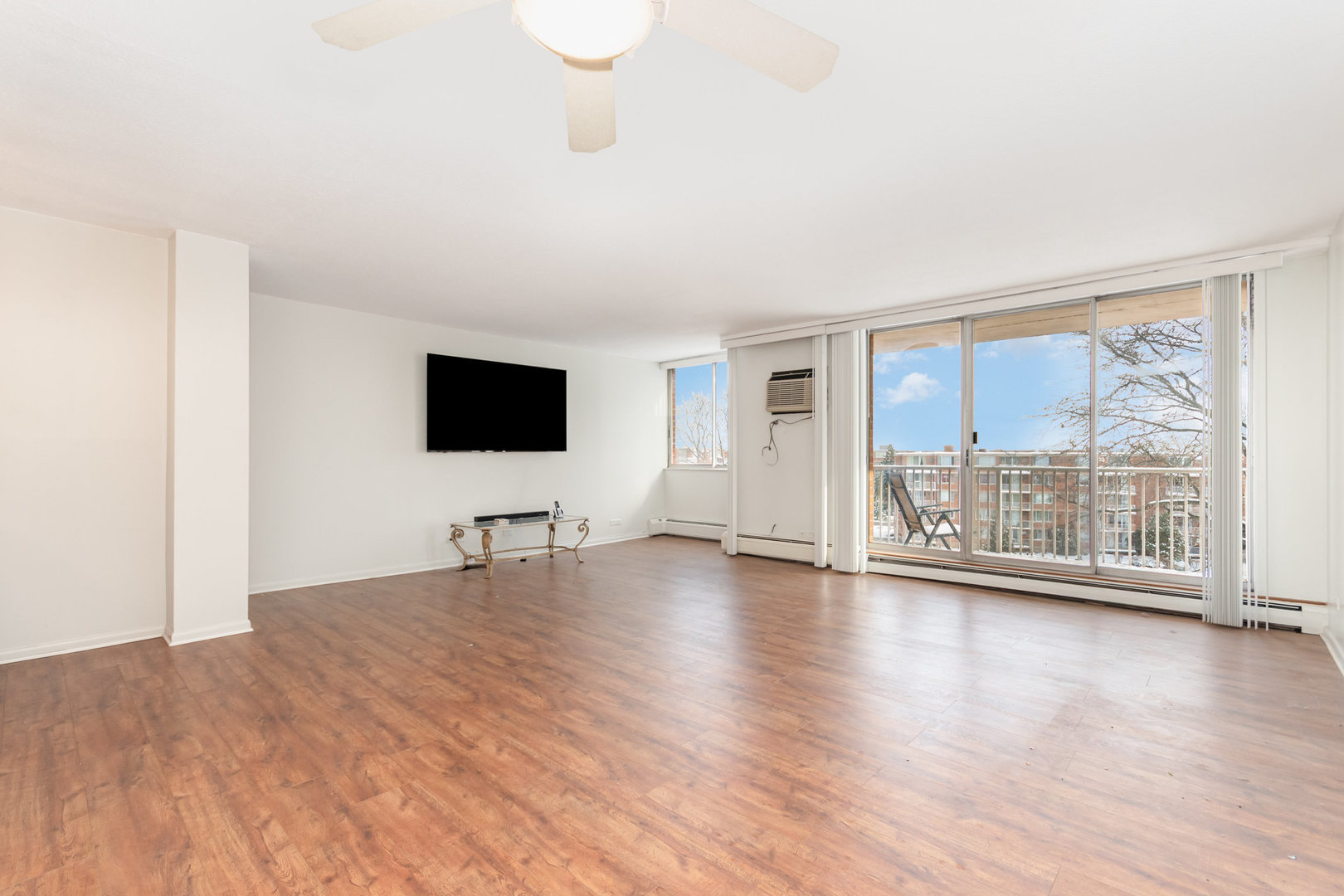 2201 S Highland Avenue #4M, Lombard, IL 60148