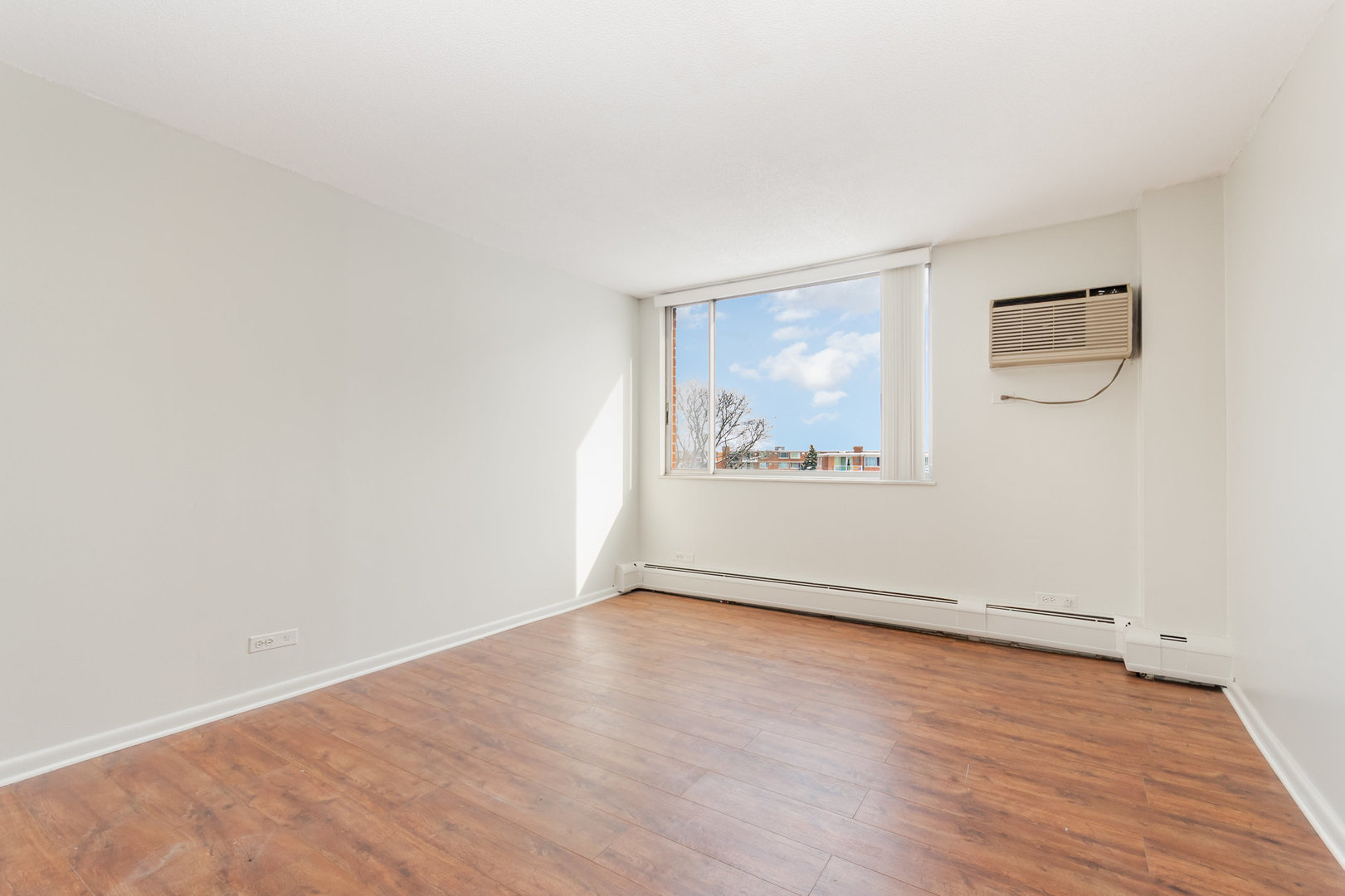 2201 S Highland Avenue #4M, Lombard, IL 60148