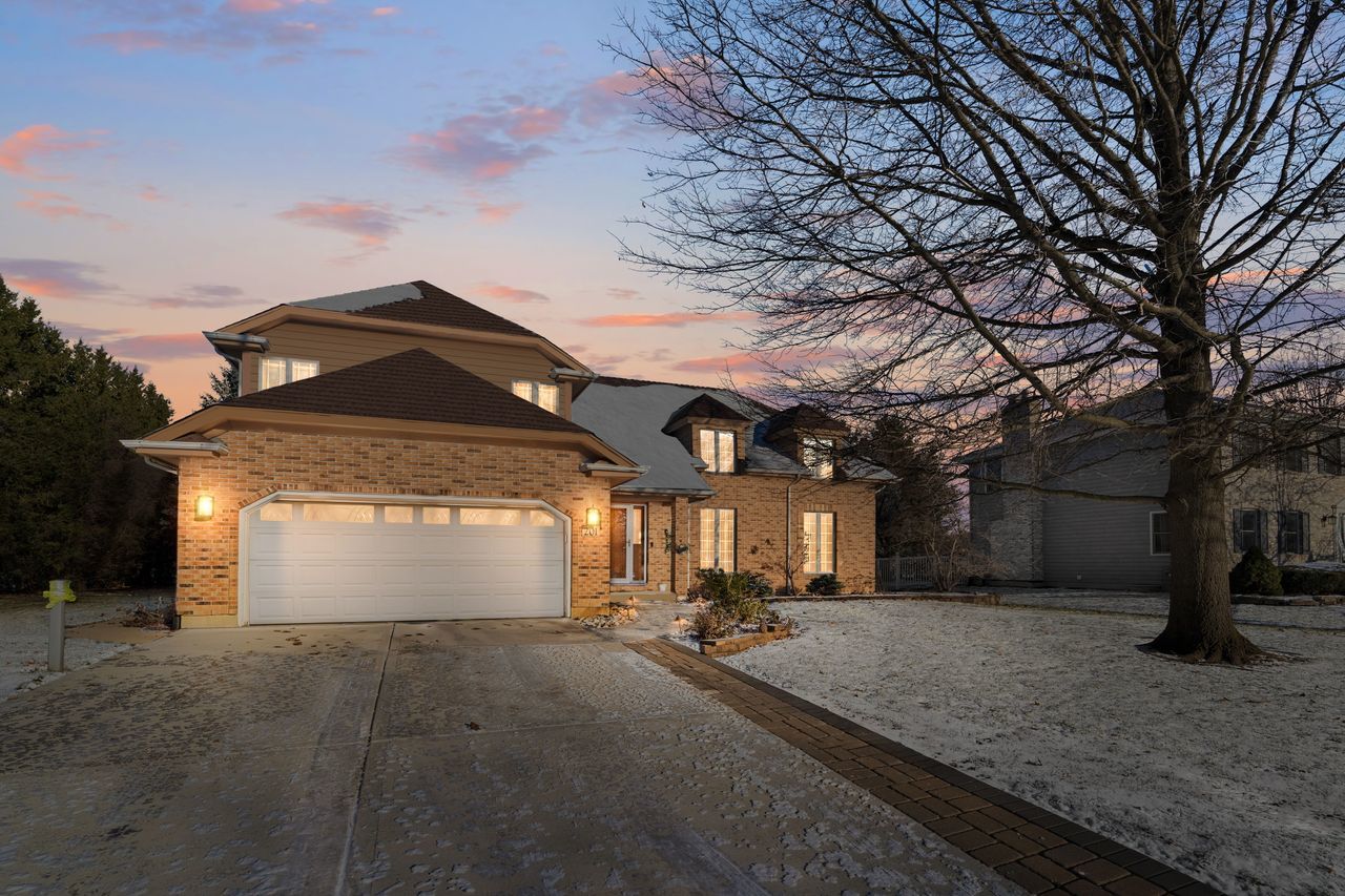 201 Amber Court, West Chicago, IL 60185