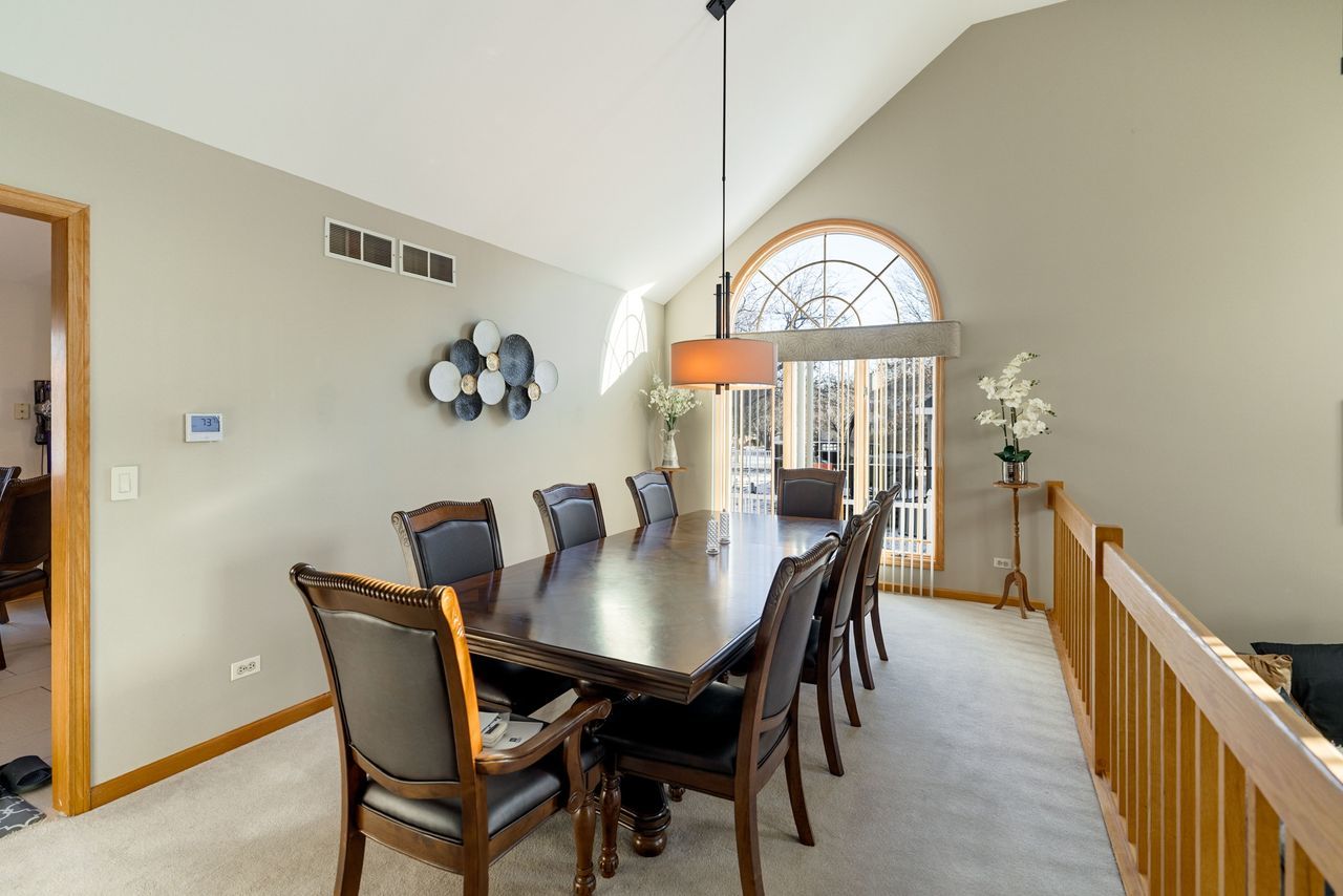 201 Amber Court, West Chicago, IL 60185