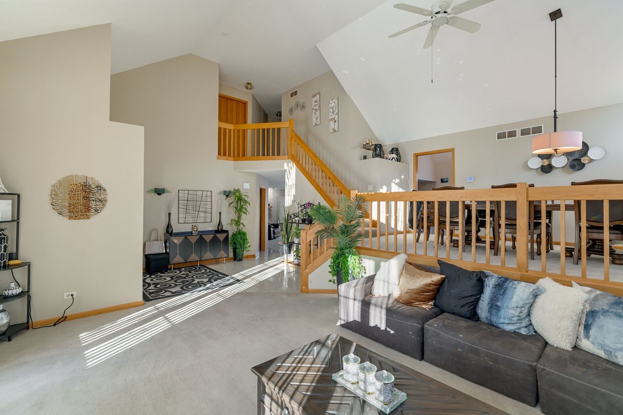 201 Amber Court, West Chicago, IL 60185