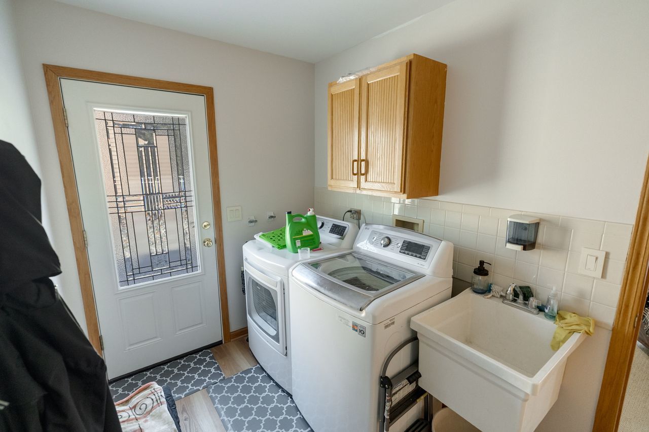 201 Amber Court, West Chicago, IL 60185