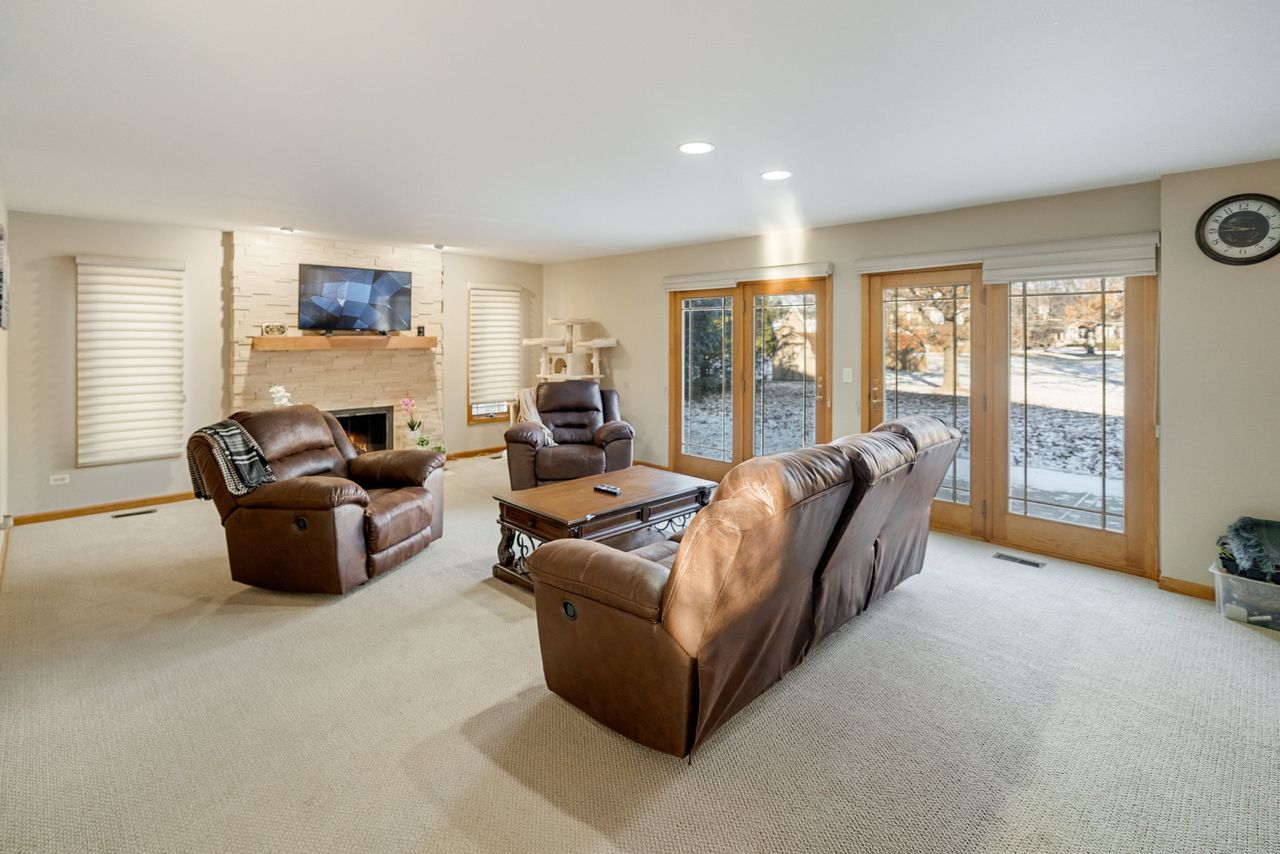 201 Amber Court, West Chicago, IL 60185