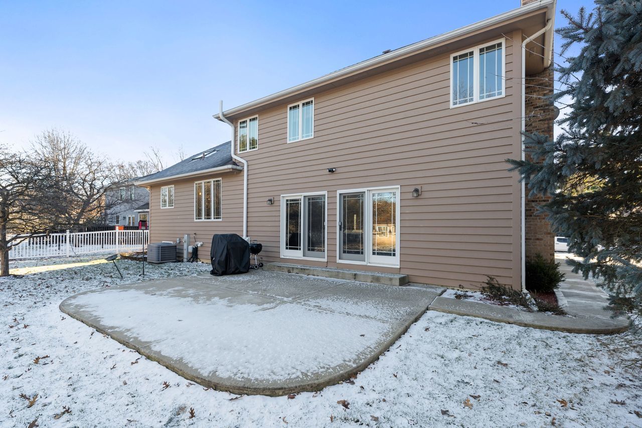 201 Amber Court, West Chicago, IL 60185