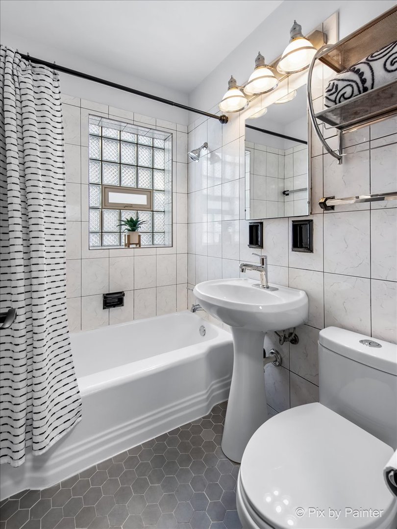 6372 N Sayre Avenue, Chicago, IL 60631