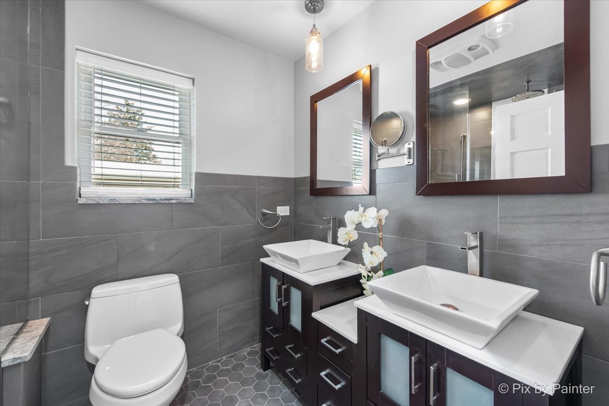 6372 N Sayre Avenue, Chicago, IL 60631