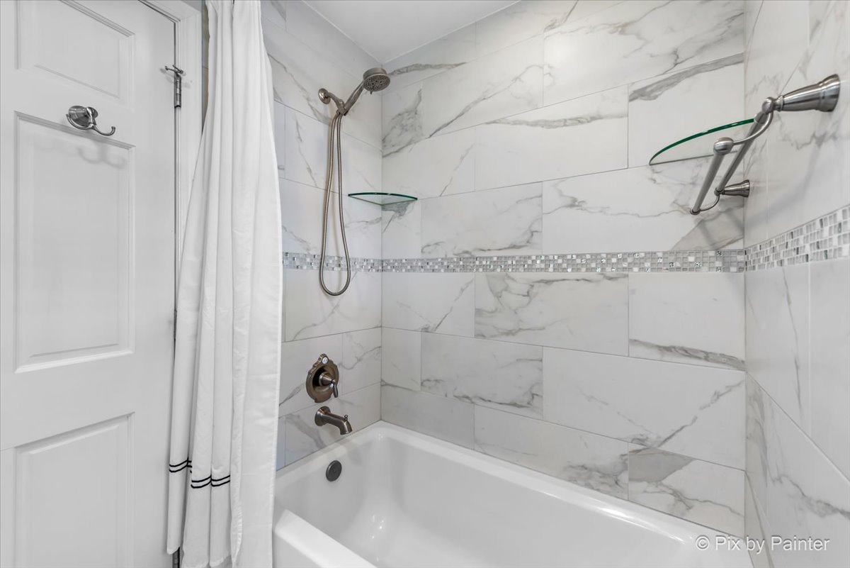 6372 N Sayre Avenue, Chicago, IL 60631