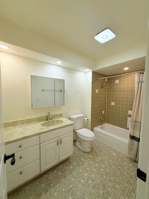 833 W Heritage Drive #1, Addison, IL 60101