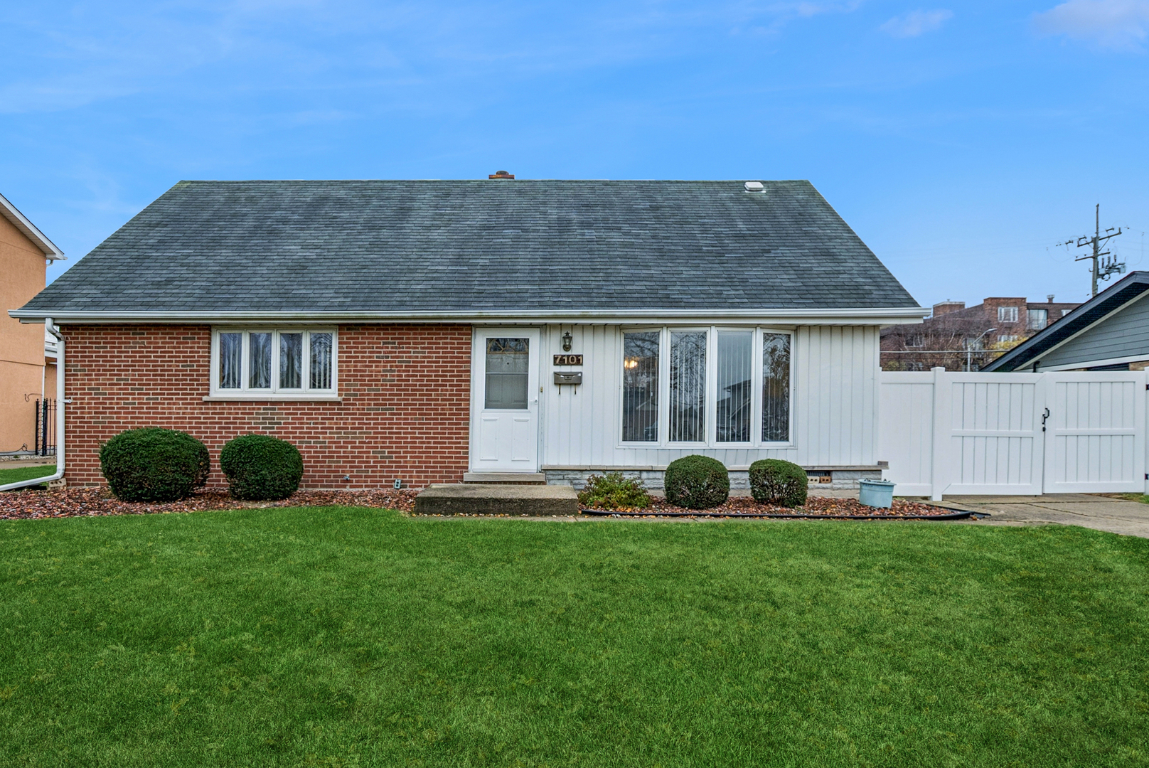 7101 Stanford Drive, Bridgeview, IL 60455