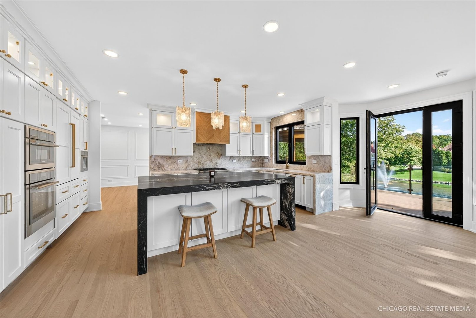 9427 Falling Waters Drive, Burr Ridge, IL 60527