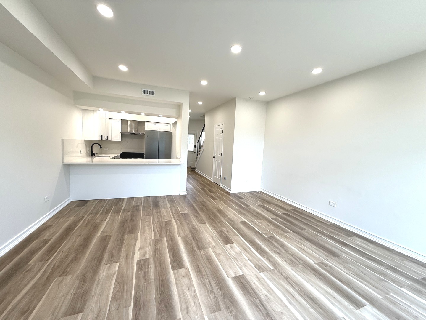 7825 Darien Lake Drive #7825, Darien, IL 60561