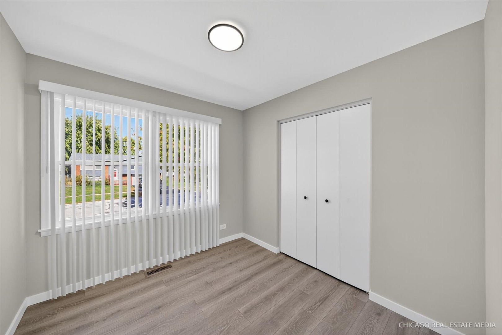 2211 Birchwood Parkway, Woodridge, IL 60517