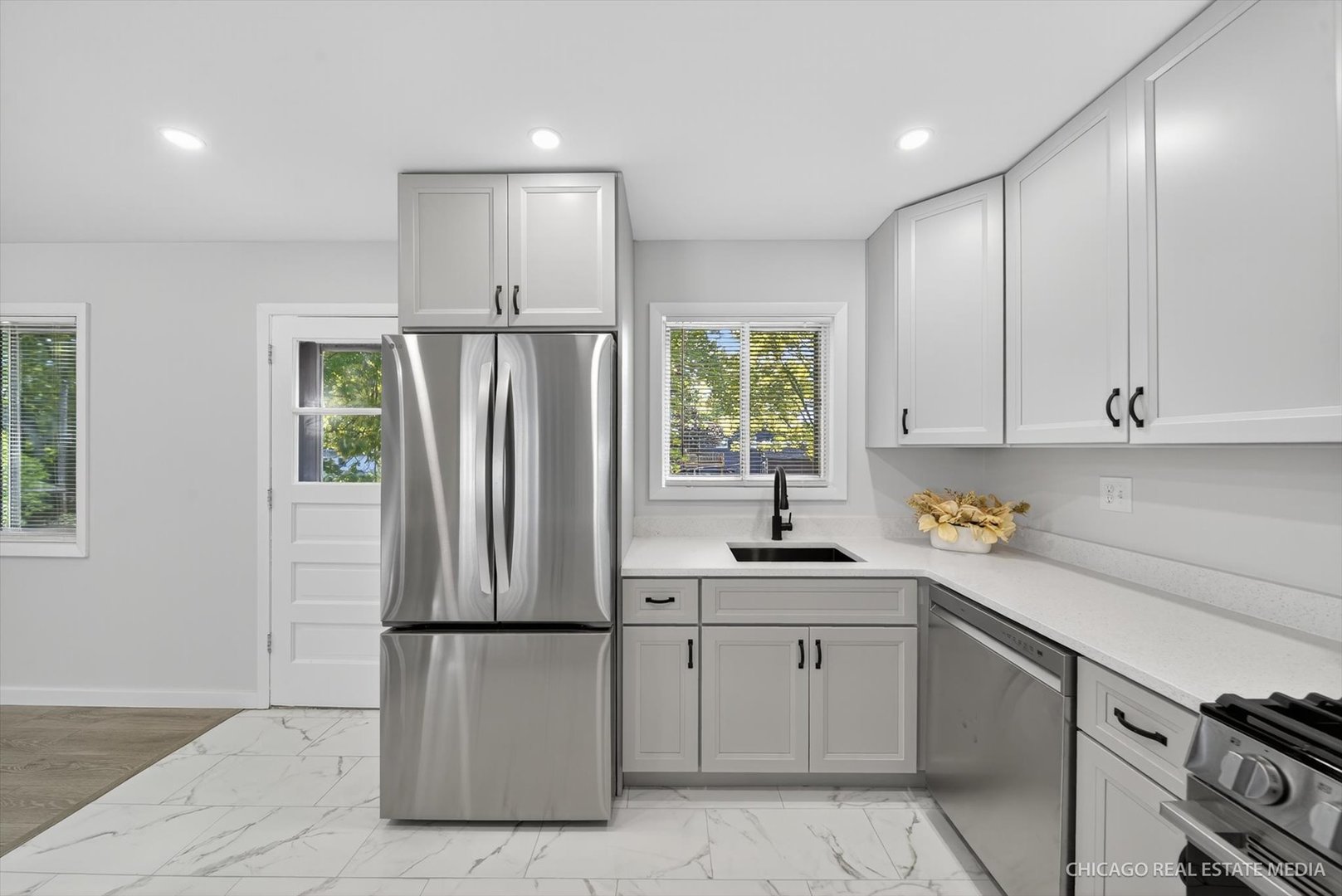 2211 Birchwood Parkway, Woodridge, IL 60517