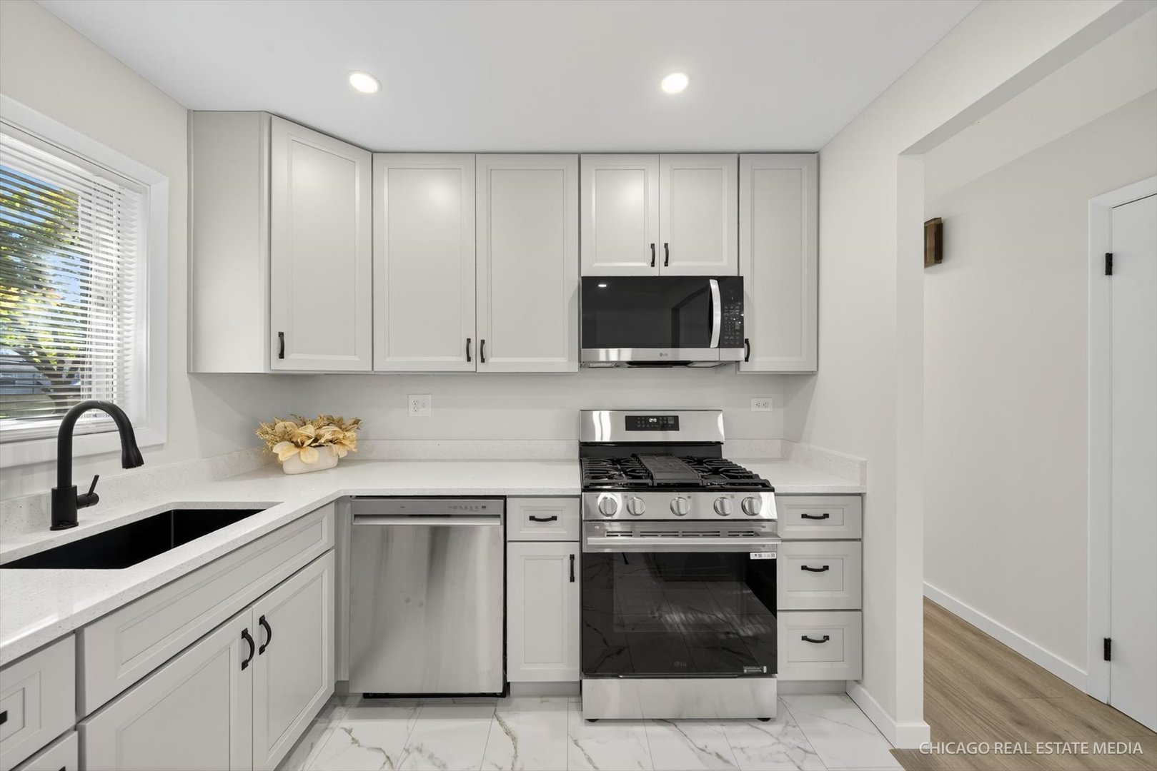 2211 Birchwood Parkway, Woodridge, IL 60517