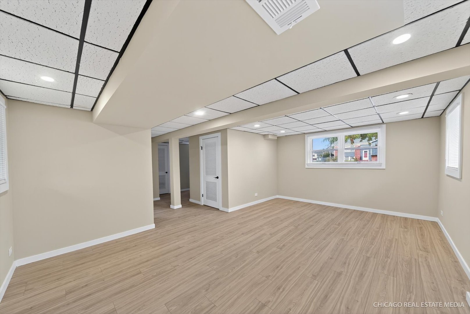 2211 Birchwood Parkway, Woodridge, IL 60517