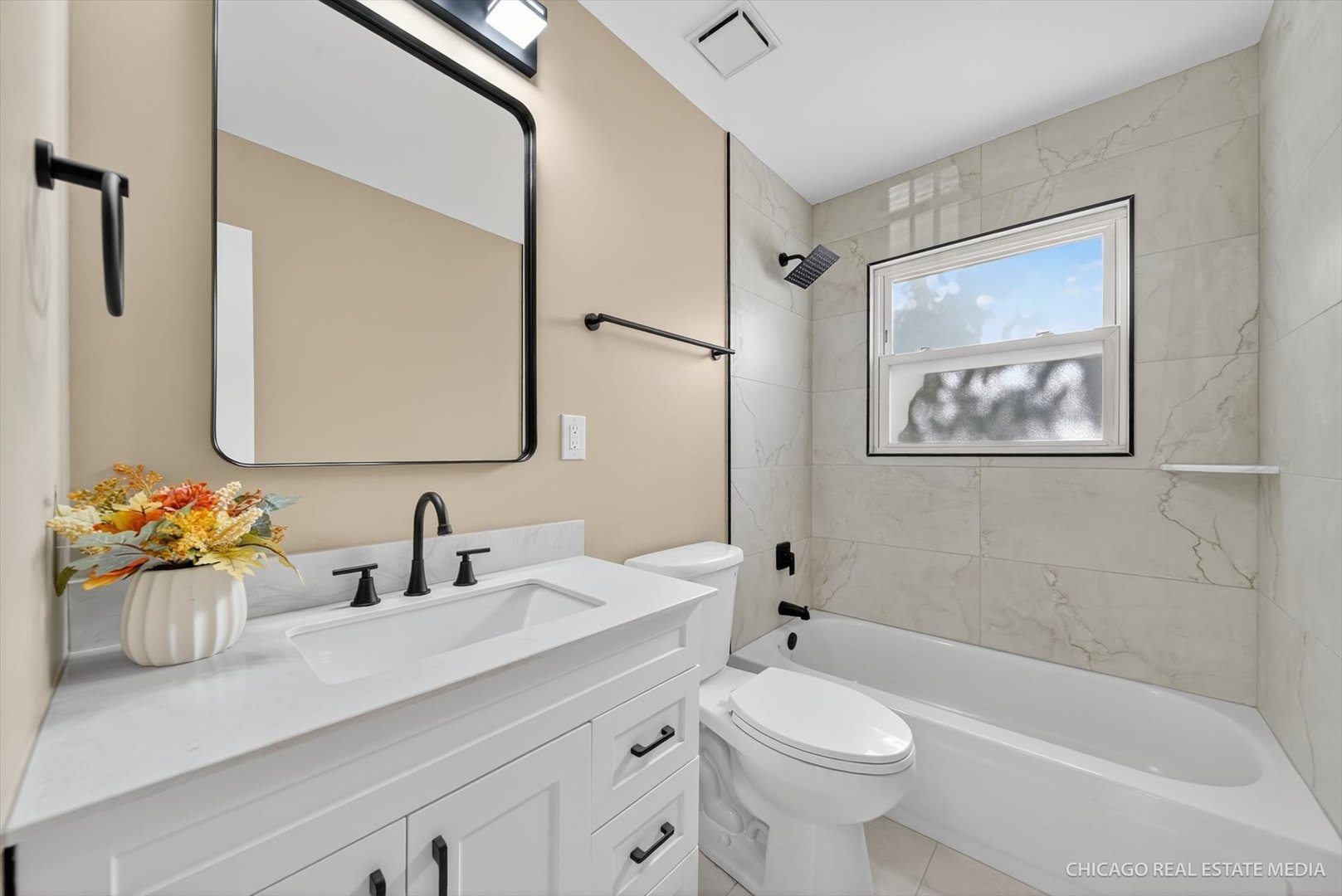 2211 Birchwood Parkway, Woodridge, IL 60517