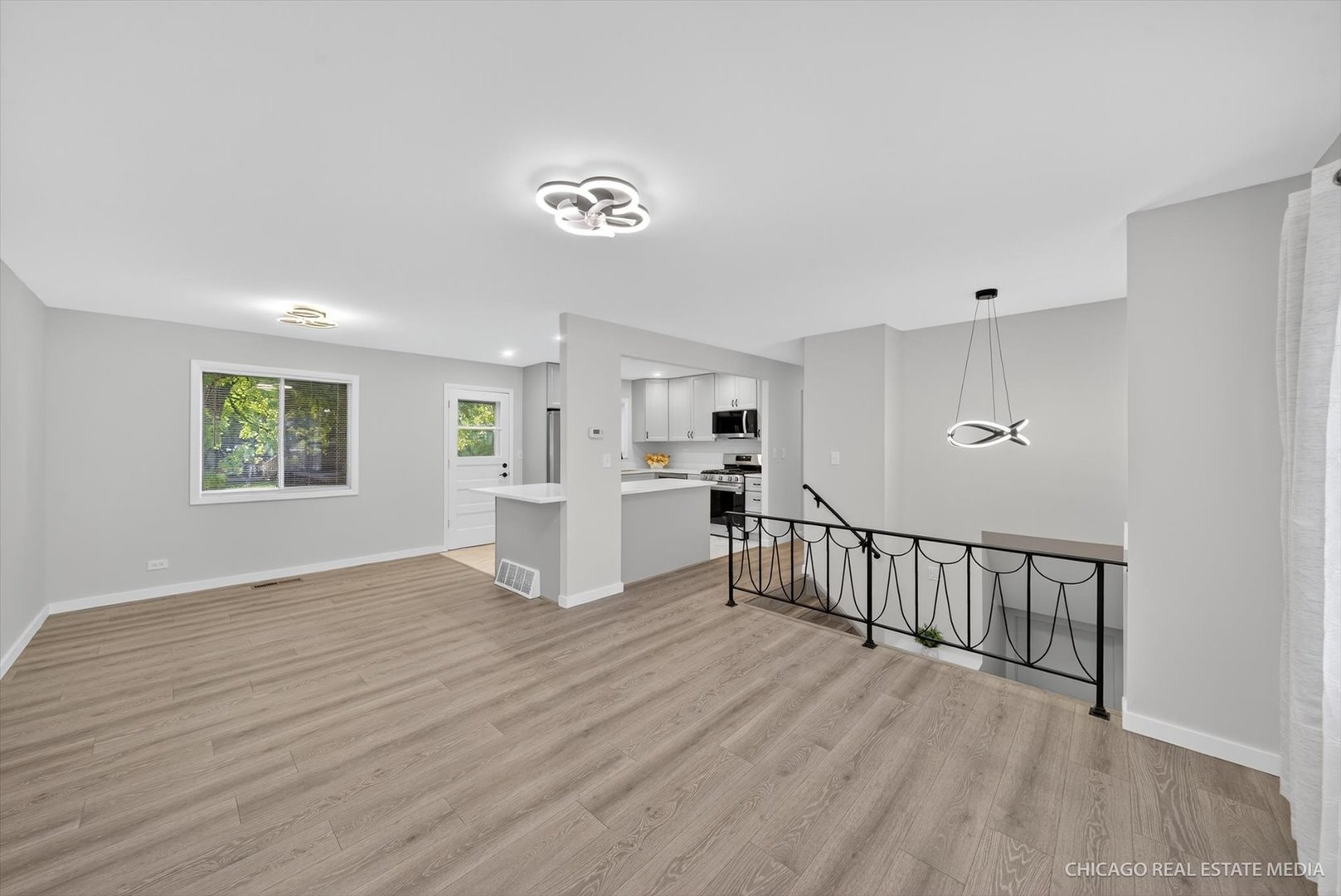 2211 Birchwood Parkway, Woodridge, IL 60517