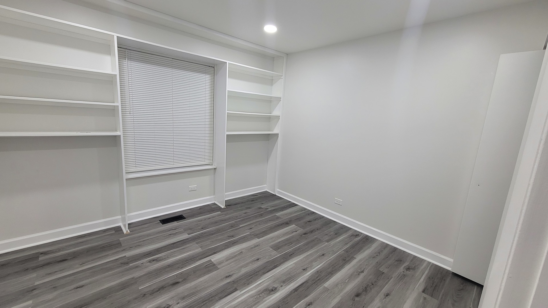 378 Sandalwood Lane #B1, Schaumburg, IL 60193