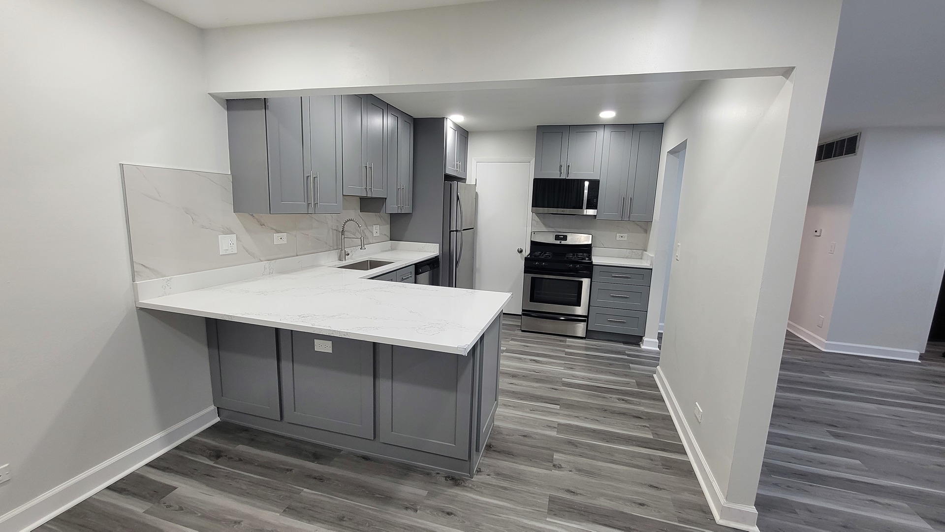 378 Sandalwood Lane #B1, Schaumburg, IL 60193