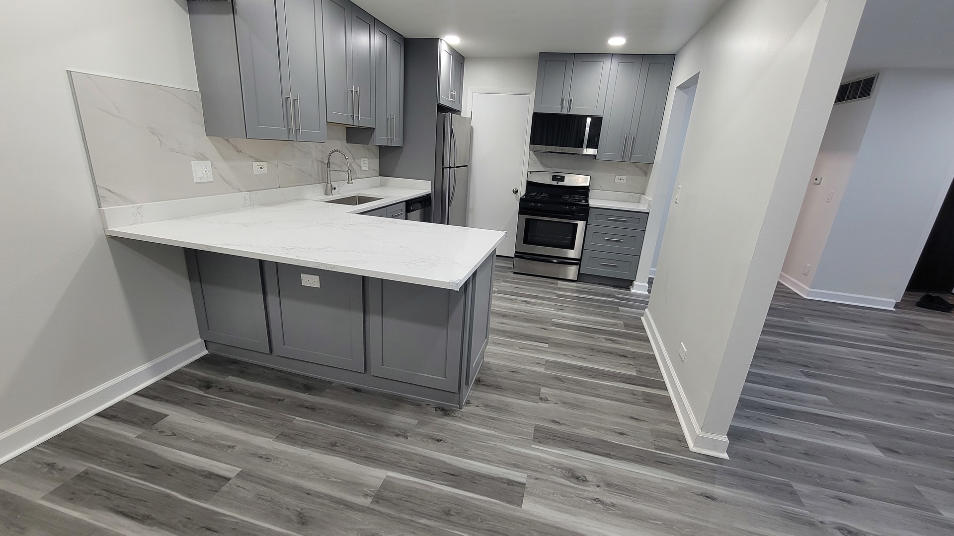 378 Sandalwood Lane #B1, Schaumburg, IL 60193