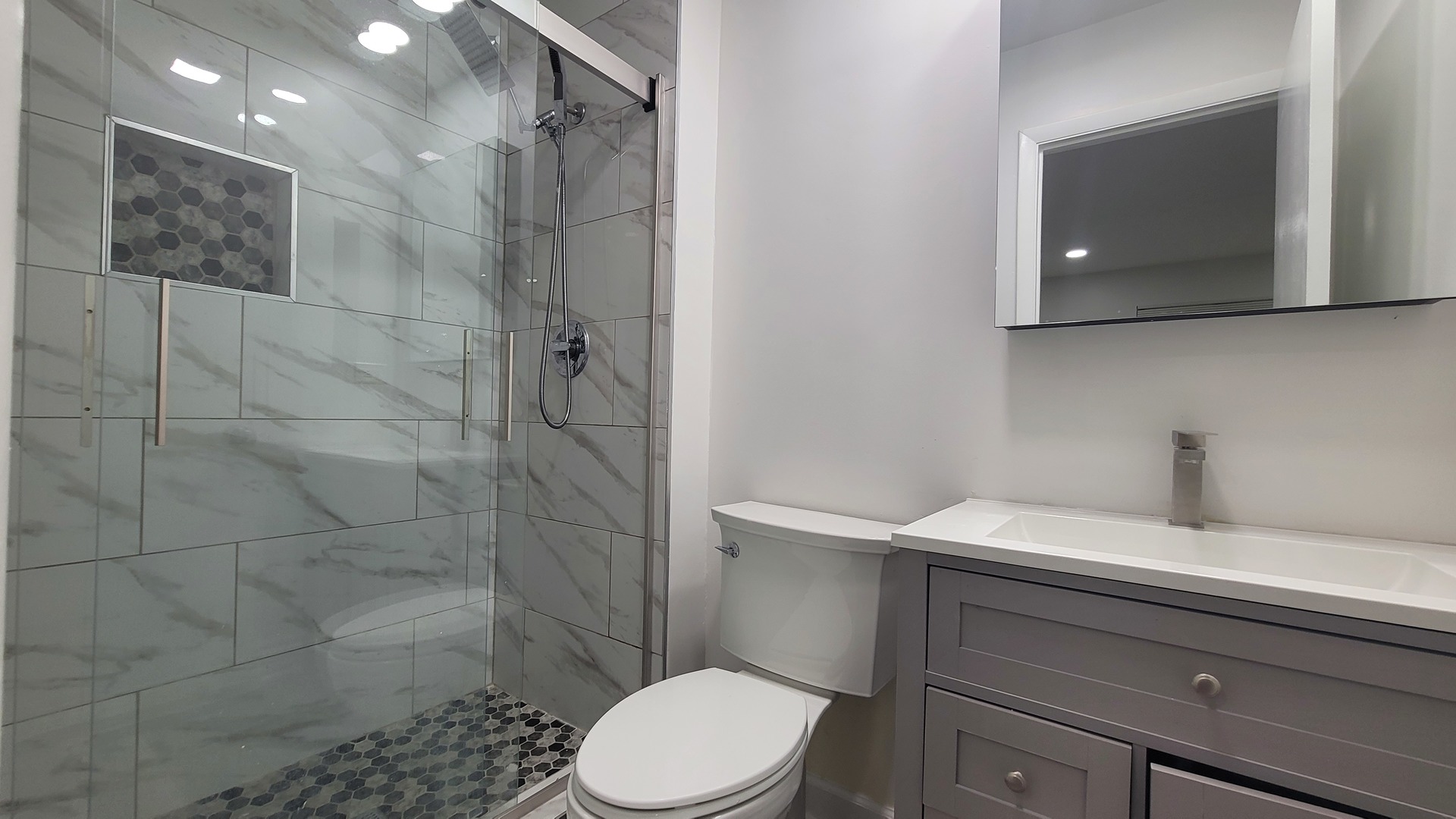 378 Sandalwood Lane #B1, Schaumburg, IL 60193