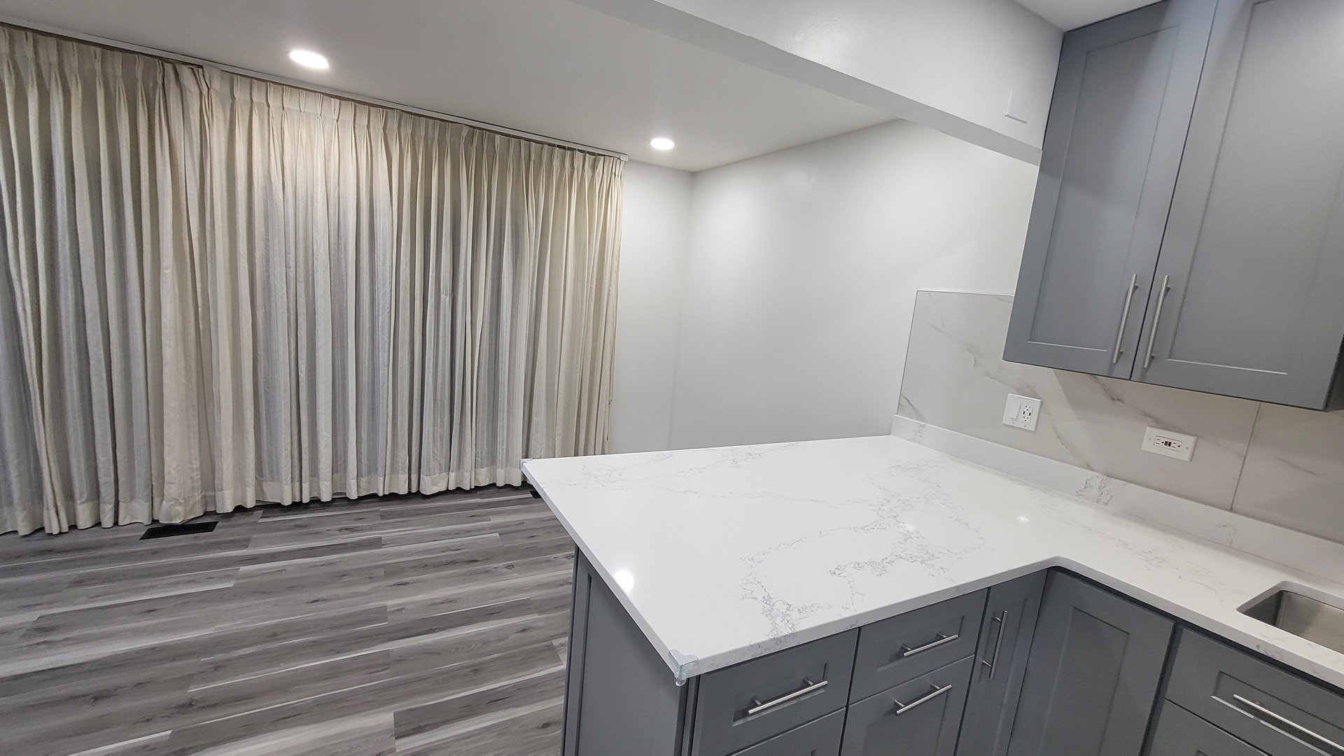 378 Sandalwood Lane #B1, Schaumburg, IL 60193