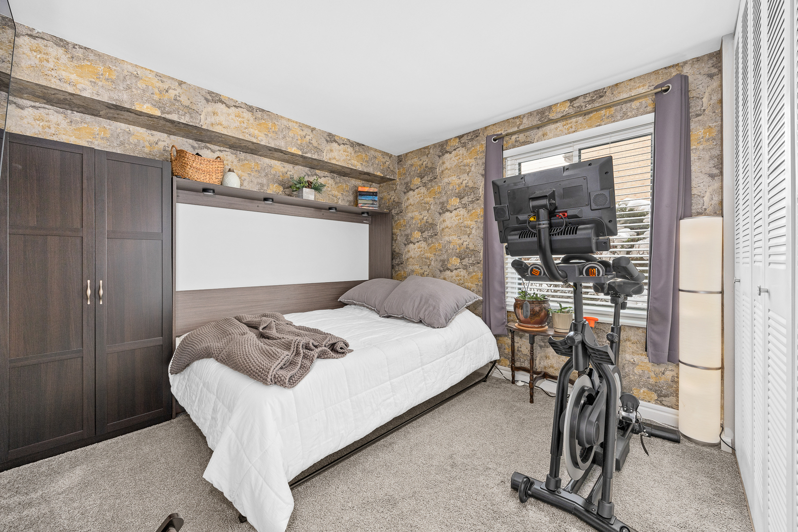 6174 KNOLL LANE Court #101, Willowbrook, IL 60527