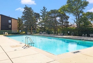 6174 KNOLL LANE Court #101, Willowbrook, IL 60527