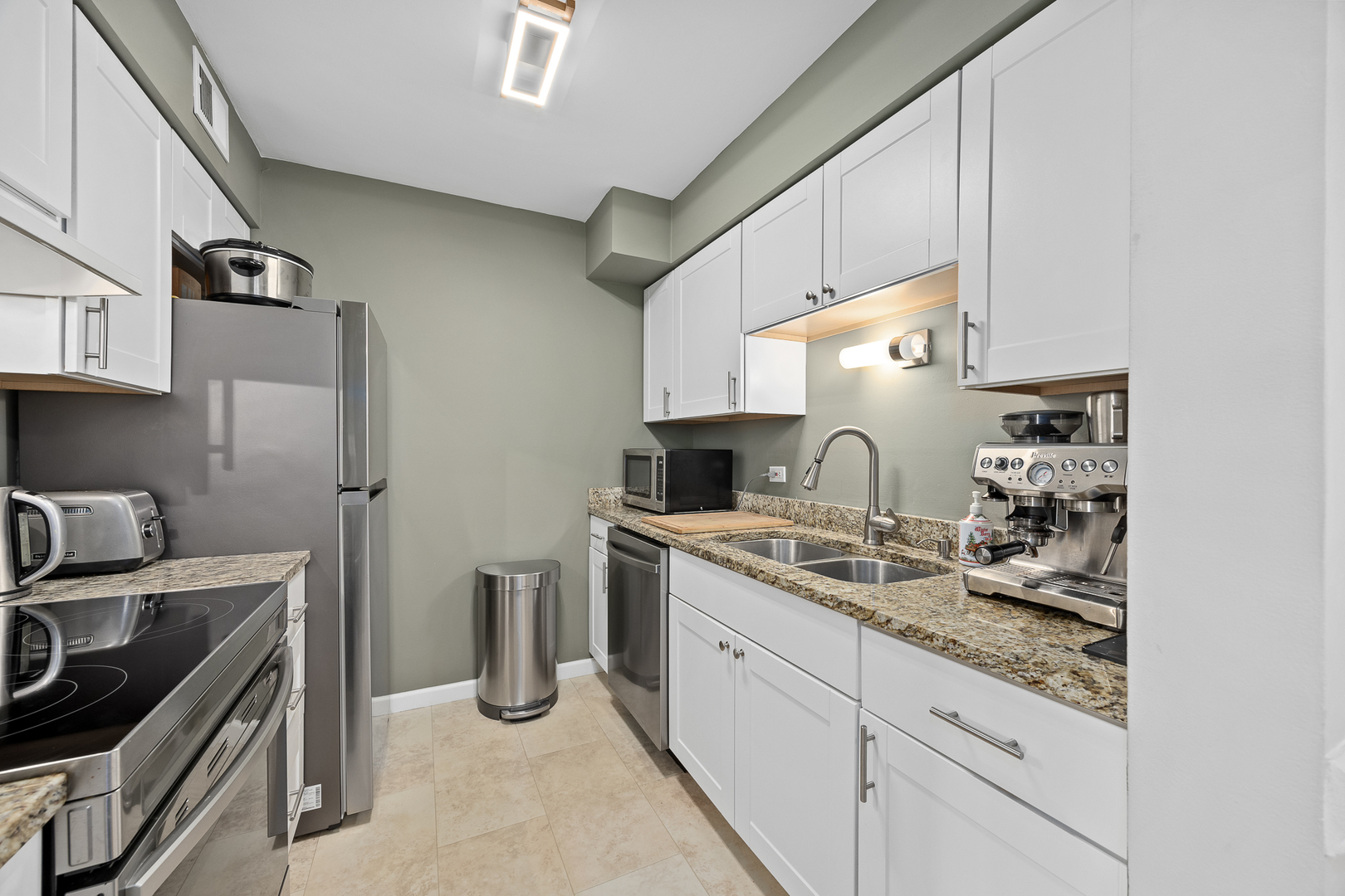 6174 KNOLL LANE Court #101, Willowbrook, IL 60527