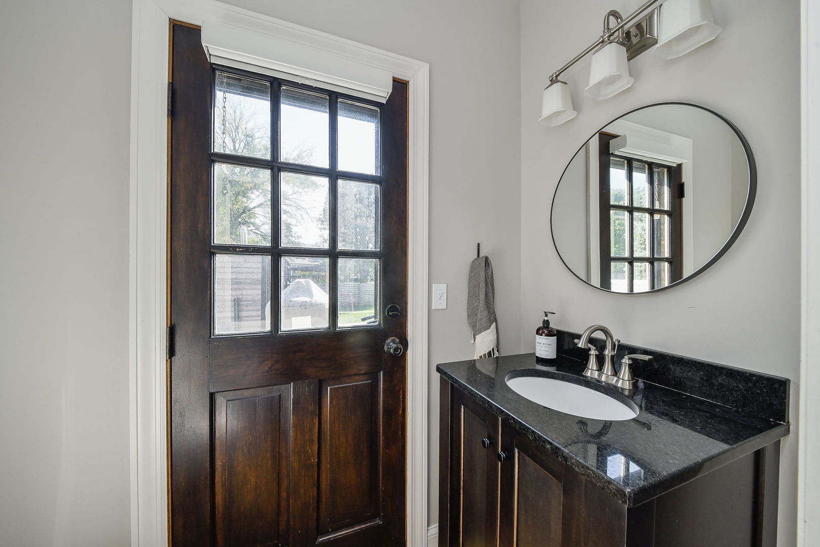 24 Winners Cup Circle, Wheaton, IL 60189