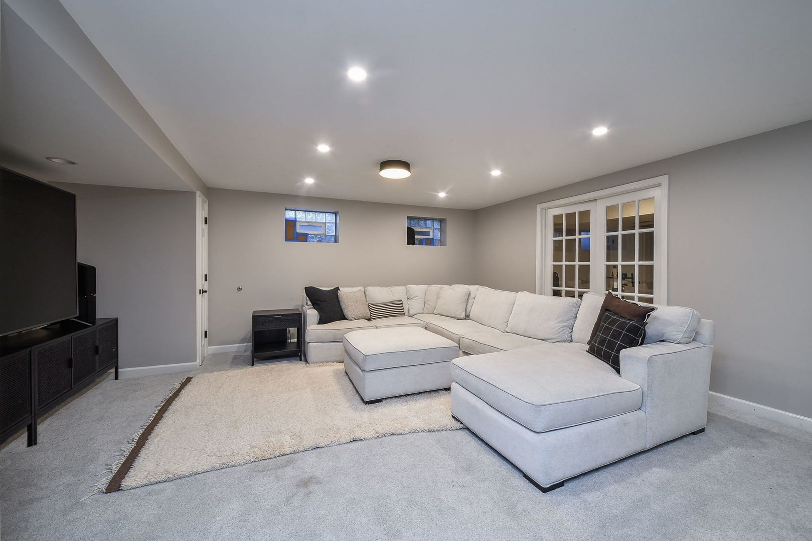 24 Winners Cup Circle, Wheaton, IL 60189