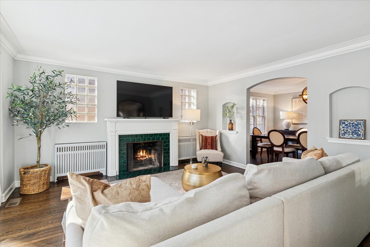 6770 N Keota Avenue, Chicago, IL 60646