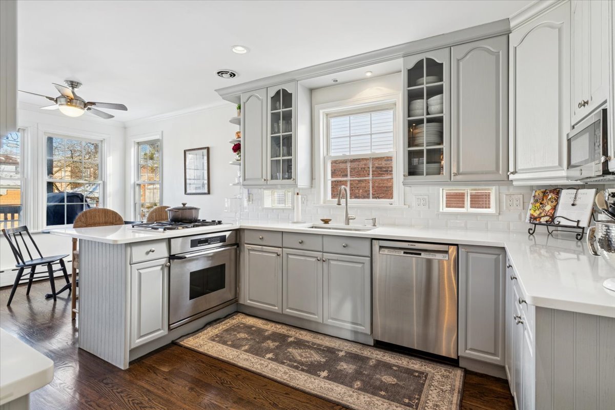 6770 N Keota Avenue, Chicago, IL 60646