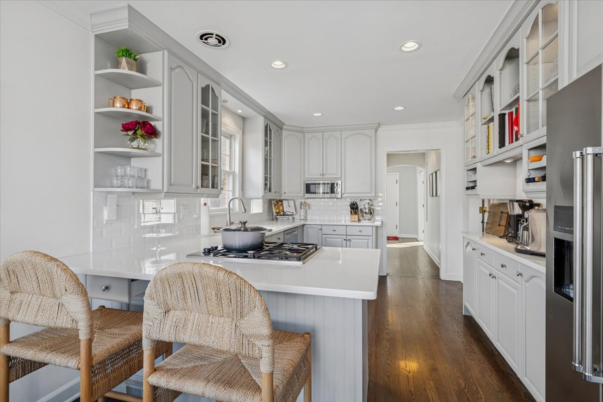 6770 N Keota Avenue, Chicago, IL 60646