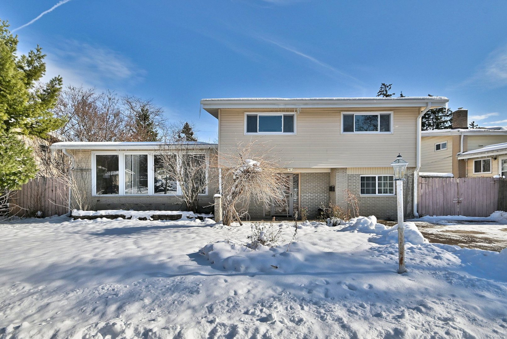 521 Michael Manor, Glenview, IL 60025