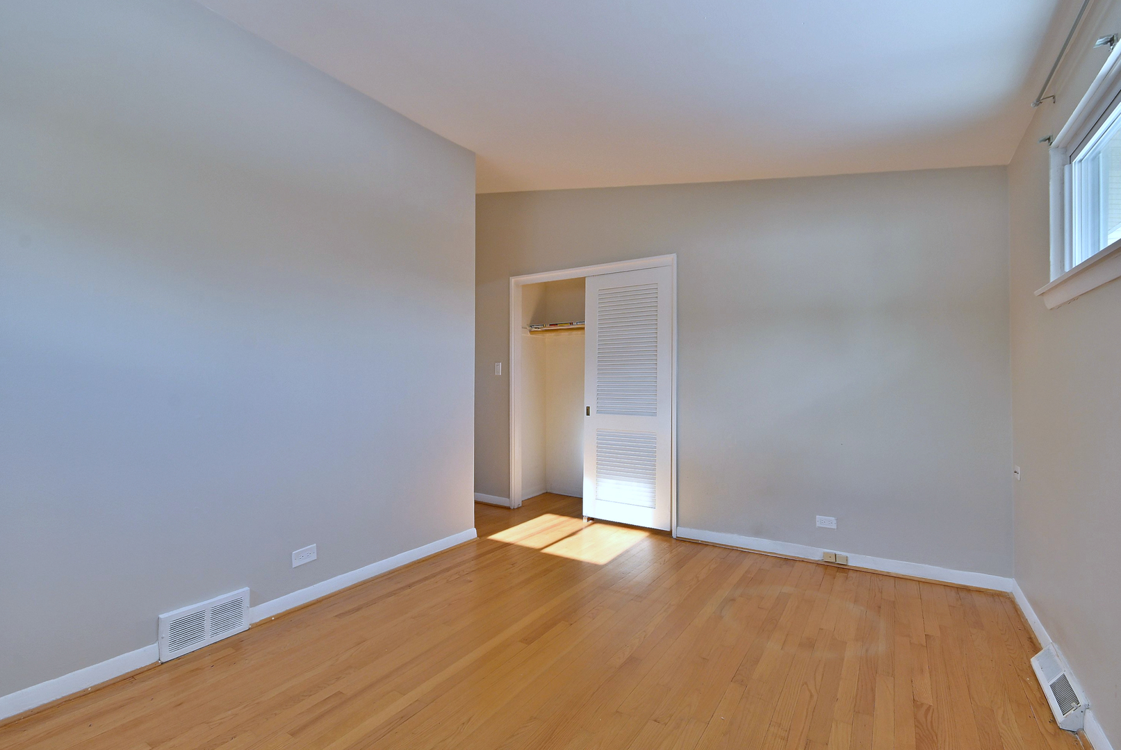 521 Michael Manor, Glenview, IL 60025