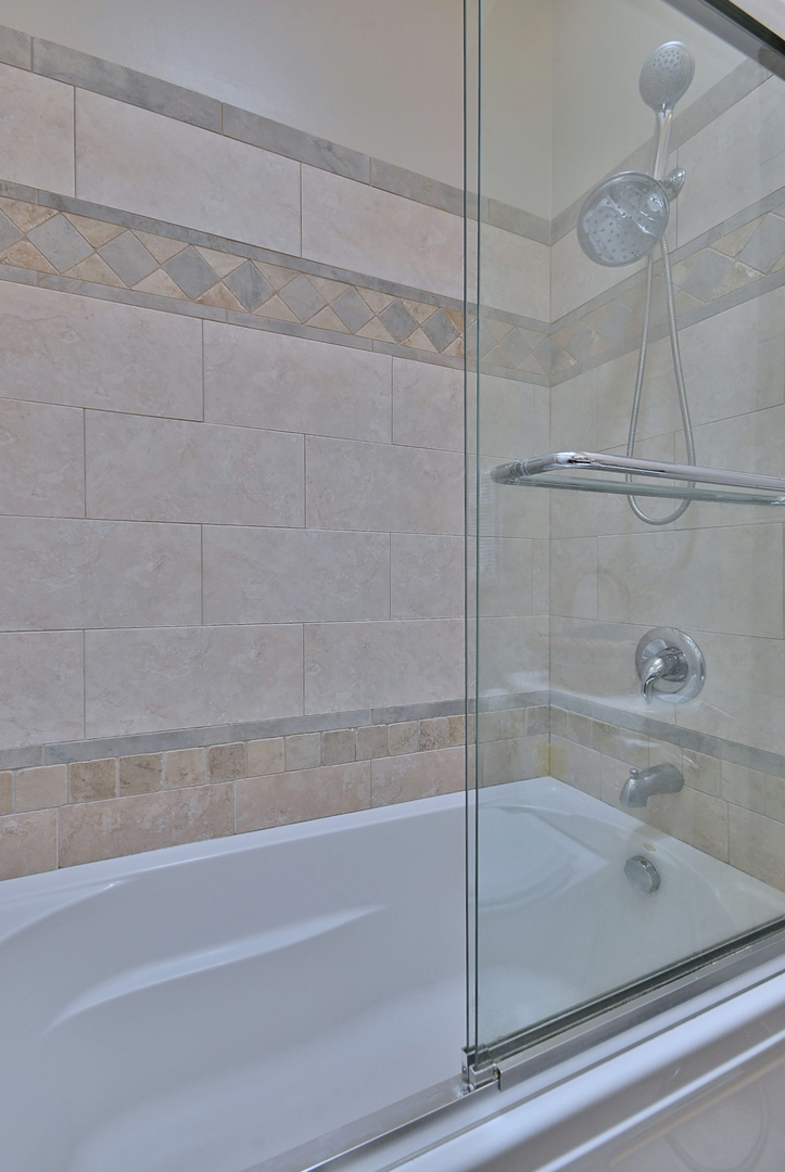 521 Michael Manor, Glenview, IL 60025