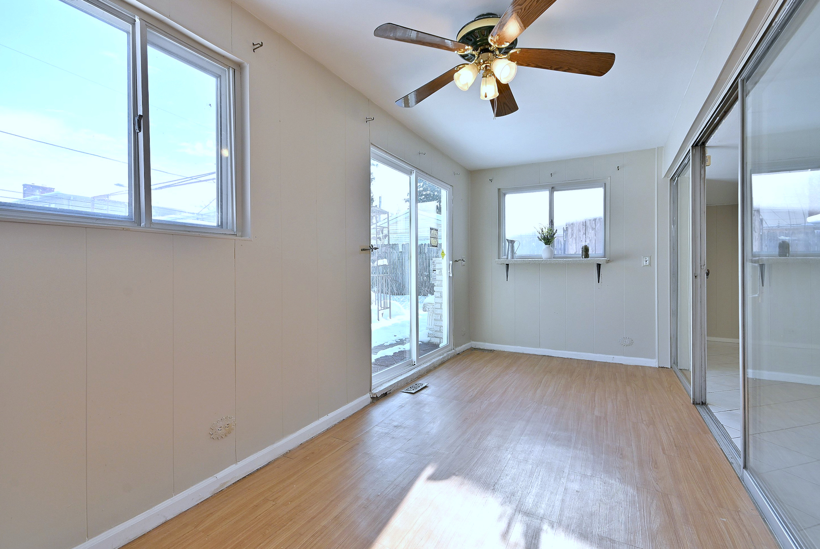 521 Michael Manor, Glenview, IL 60025